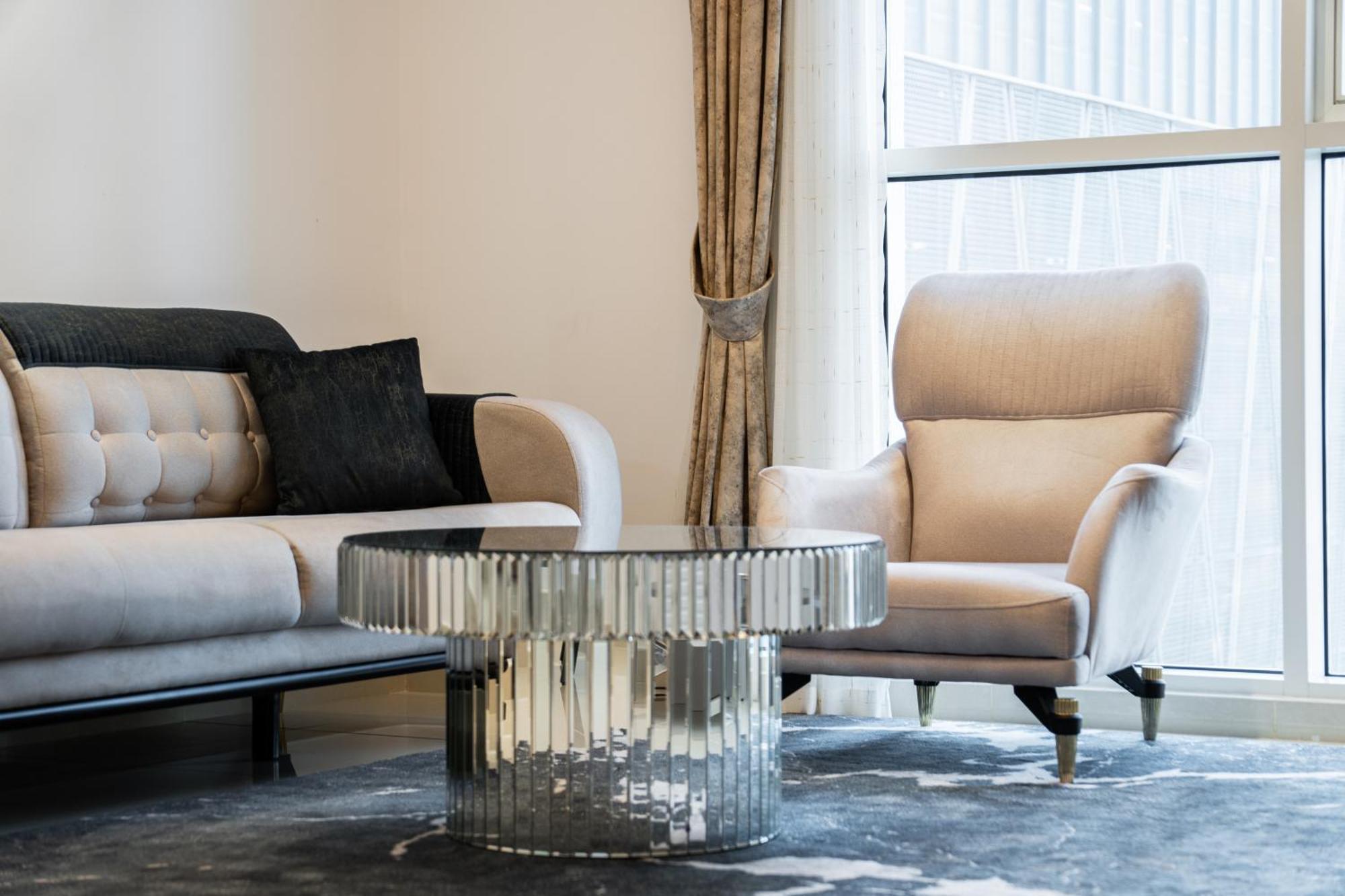 Elegant Escapes - Homely 1b In Dunya Tower *