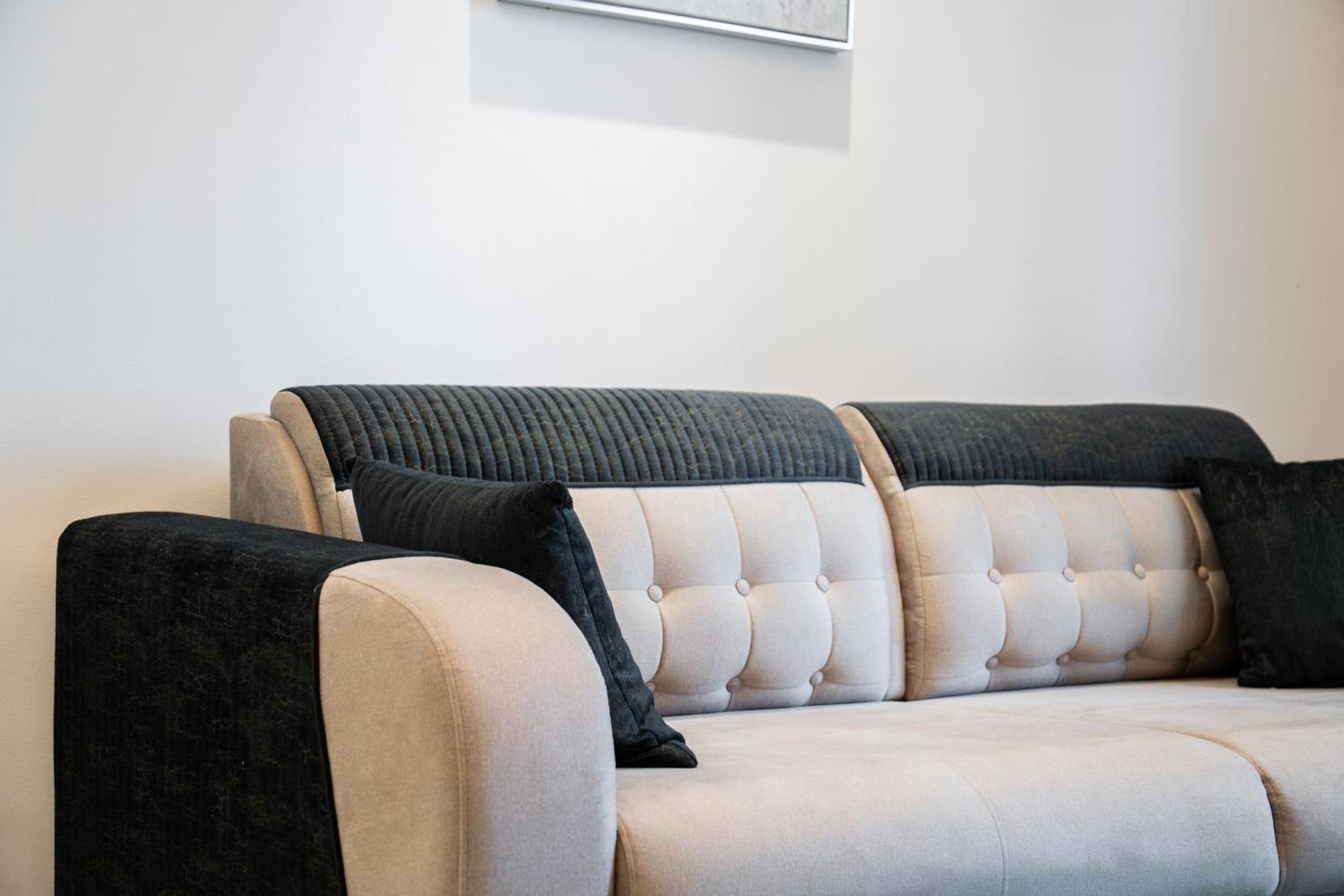 Elegant Escapes - Homely 1b In Dunya Tower Dubai