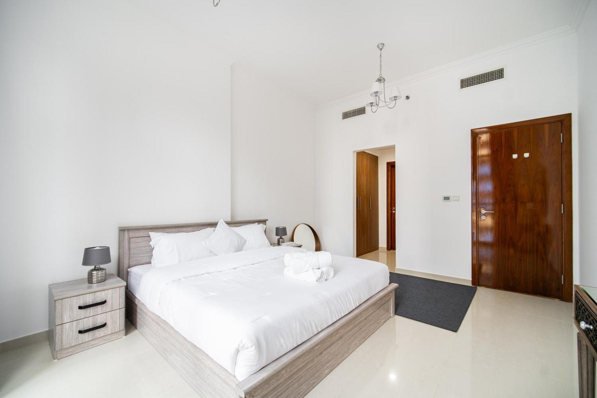 Elegant Escapes - Homely 1b In Dunya Tower *